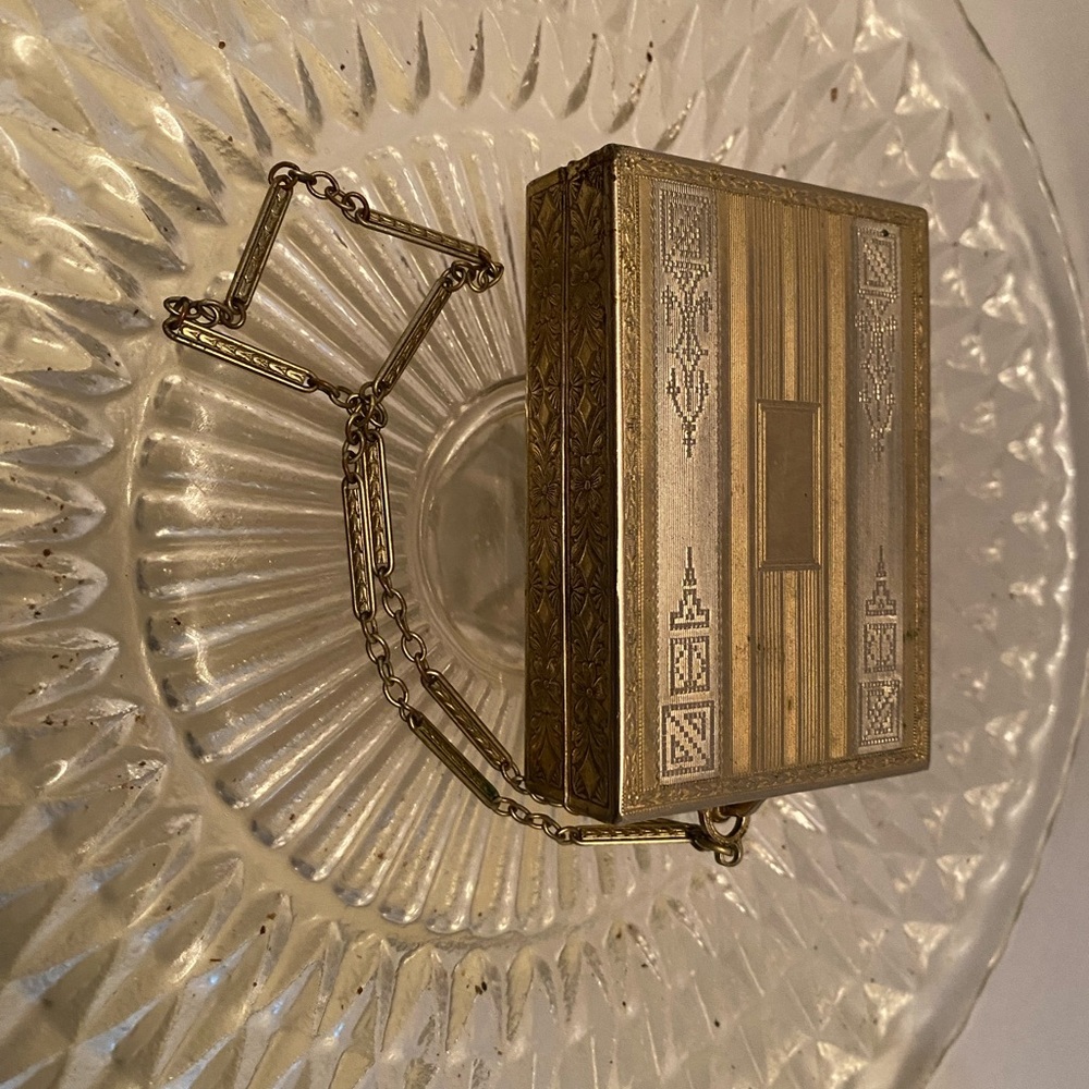 Elegant Gold Clutch with Chain